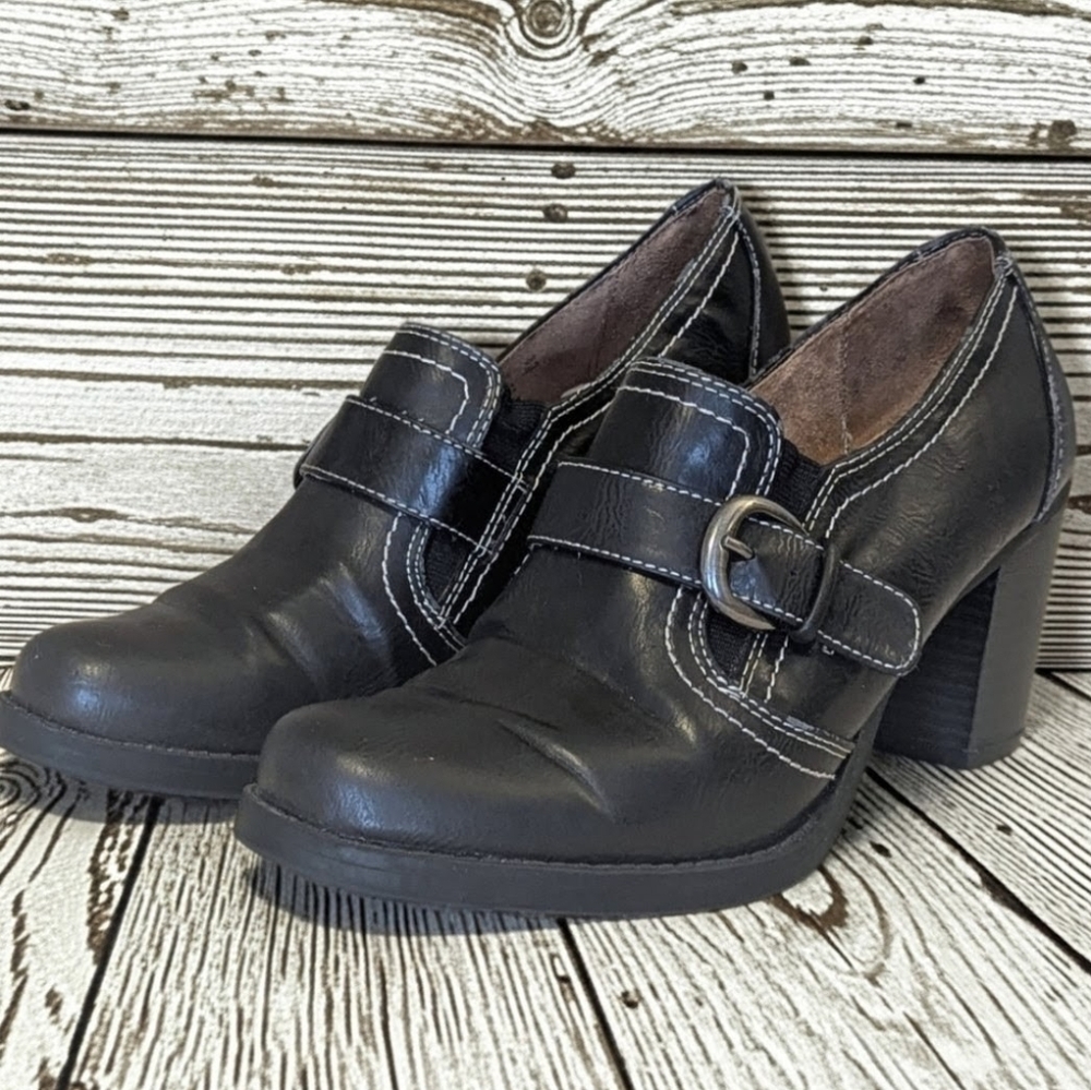 Natural Sole by Naturalizer Carlo Heeled Black Loafer